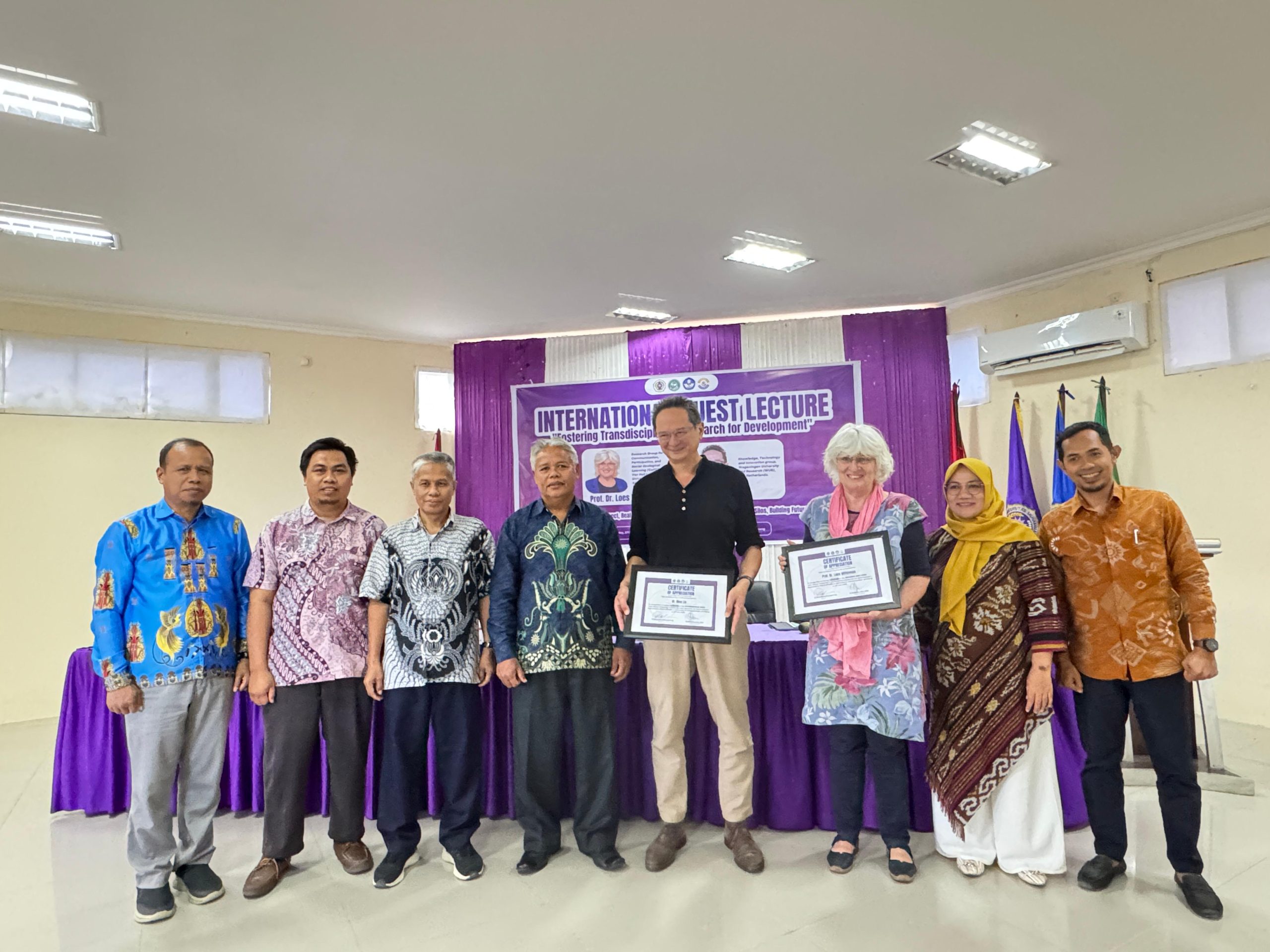 Massifkan Jejaring Global, UNIMEN Hadirkan Profesor Dari Belanda
