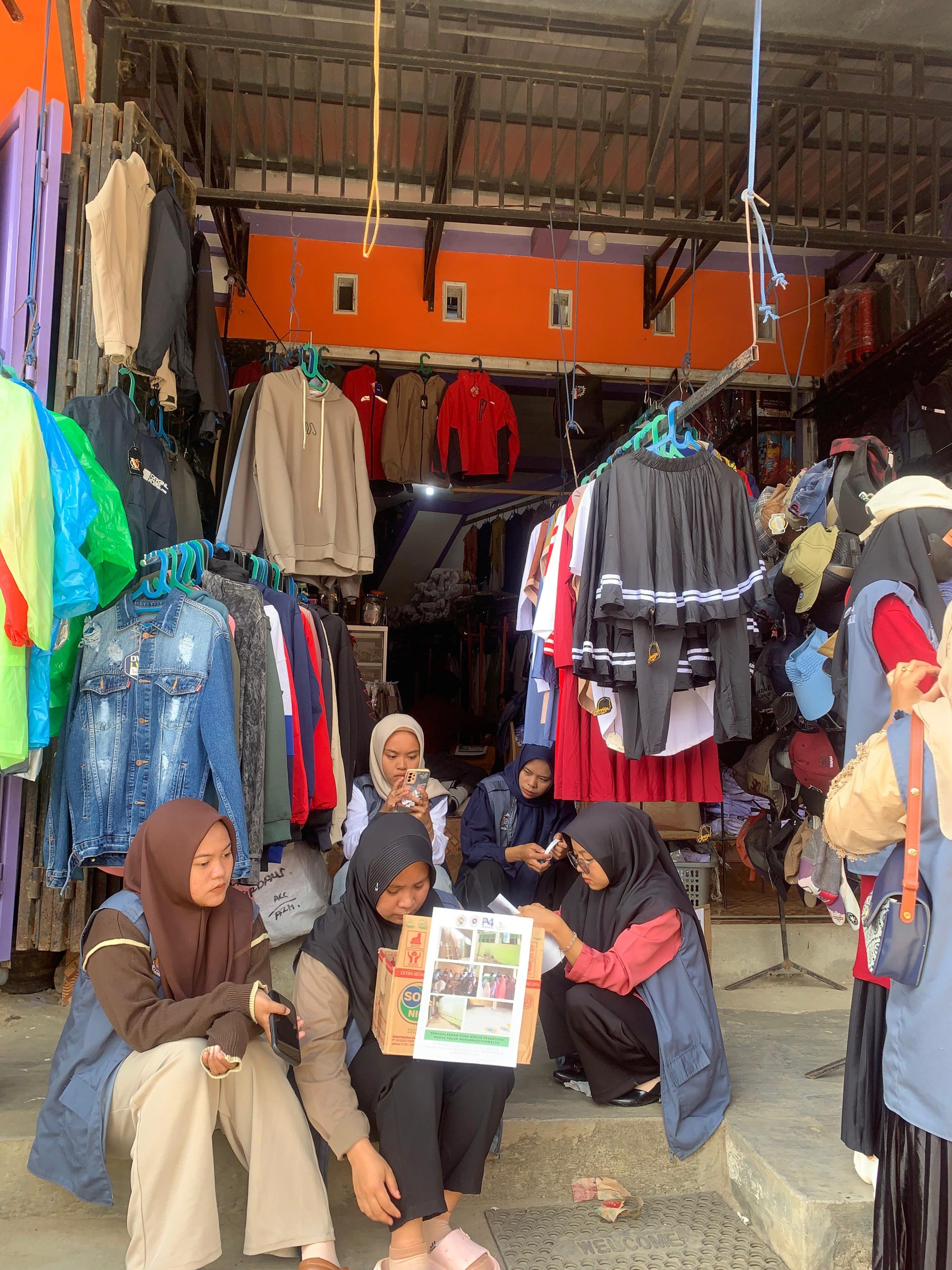 Peduli Pembangunan Masjid Sekolah, Mahasiswa KKNT Malua Gelar Baksos